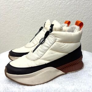 Sorel Out 'N About III Puffy Zip Boots Size 7 Women’s Cream Brown